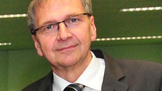 Obermeister Karl-Heinz Breitschwert wurde im Amt bestätigt. (Zietz/»kfz-betrieb«)