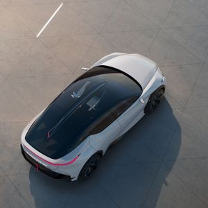 Der knapp 4,90 Meter lange Crossover steht auf der neuen E-TGNA-Plattform des Konzerns.(Bild:  Lexus)