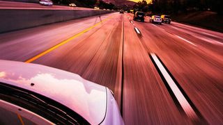 Mit KI basierten Algorithmen soll die enorme Menge an Daten, die beim Erproben von automatisierten Fahrzeugen entsteht, gebändigt werden. (Bild: gemeinfrei)