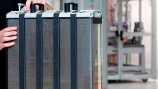 Power en masse! Das Fraunhofer-IPA und der Campus Schwarzwald nebst Industriepartnern forschen im Projekt „H2FastCell“ an der Massenproduktion von Brennstoffzellen mit Roboterunterstützung. (Lemuria-X)