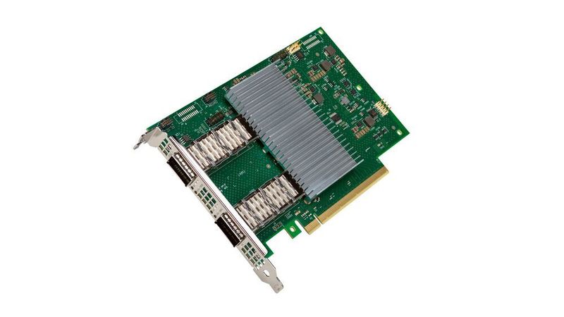 Mit dem „E810 2CQDA2“ bietet Intel eine passenden Ethernet-Adapter mit PCIe-4.0-Schnittstelle an. Er verfügt über zwei Ports mit jeweils 100 Gbps. (Intel)