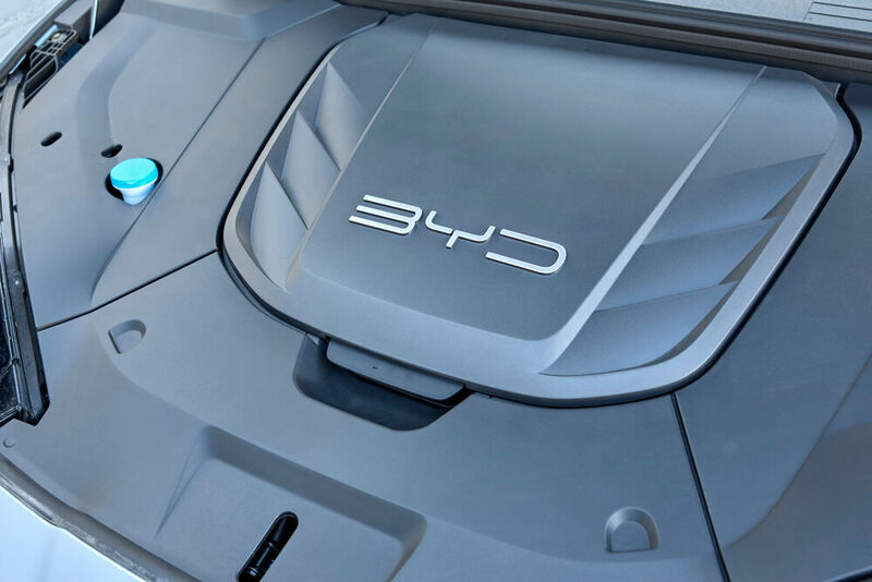 BYD has once again reduced the price of its 100 electric cars and hybrids.