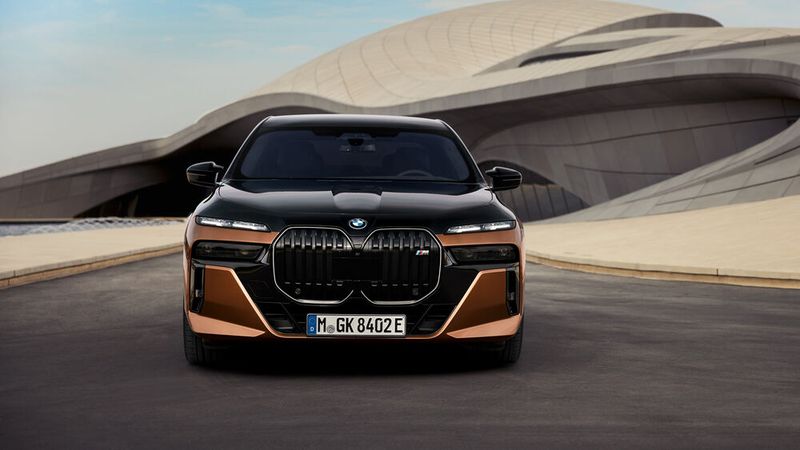 Zur Serienausstattung des Modells gehören 21-Zoll-Räder. (Bild: Autoren-Union Mobilität/BMW)