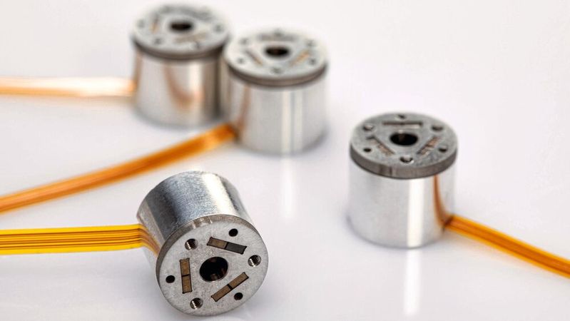 Mit einem patentierten Konzept von Wittenstein können die aktuell kleinsten sechsachsigen Haptiksensoren der Welt realisiert werden. Sie werden auch für das Joint Venture genutzt.(Bild:  Wittenstein)