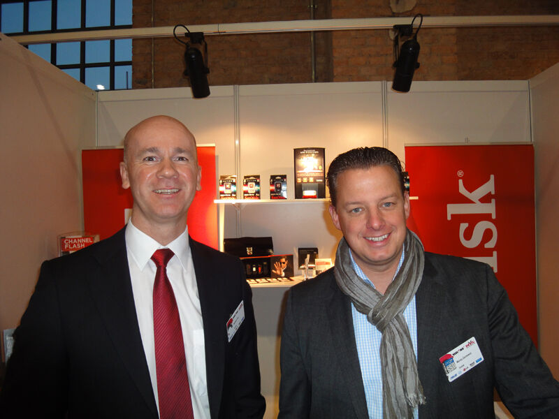 (v.l.) Norbert Trux und Marcus Gornowicz (SanDisk) (Archiv: Vogel Business Media)