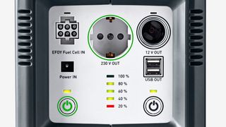 Strom zum Mitnehmen: die mobile Steckdose EFOY GO! (Bild: SFC)