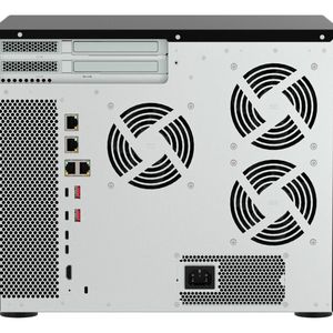 Ob für die KI-gestützte Analyse von Bildern und Videos, Virtualisierung oder umfangreiche Backups – der TVS-AIh1688ATX ist mit zwölf SATA-HDD-Einschüben und zusätzlichen NVMe/SATA-SSD-Steckplätzen gerüstet.(Bild:  QNAP)