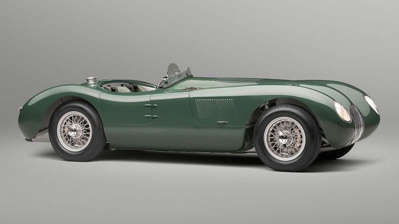 Mit Autos wie dem C-Type aus der Continuation-Serie lässt Jaguar berühmte Modelle noch einmal aufleben. (Bild: Jaguar)