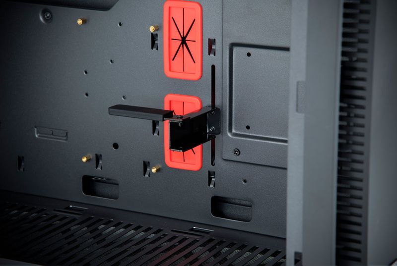 Für lange und schwere Grafikkarten ist im Chieftronic G1 eine Stütze eingebaut. (Chieftec)