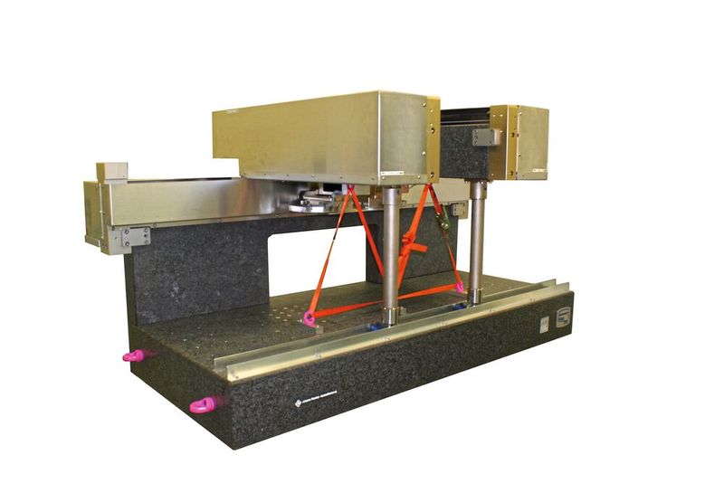 Für das Fraunhofer-Institut für Lasertechnik ILT entwickelt Steinmeyer Mechatronik eine Montagestation mit Nanometer-Stabilität. (Bild: Steinmeyer Mechatronik)