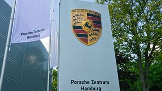 Die Porsche-Niederlassung Hamburg hat Platz sechs beim Internet Sales Award 2018 ergattert. (Bild: Achter/»kfz-betrieb«)