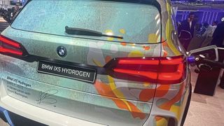 BMW forscht weiter an der Möglichkeit, Autos mit Wasserstoff anzutreiben, wie der Hersteller auf der IAA 2025 zeigte. (Bild: Grimm – VCG)