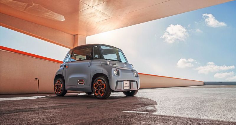 Der 45-km/h schnelle, vollelektrische „Ami“ ist als Alternative zur Vespa gedacht und wird in Deutschland voraussichtlich zum Jahresbeginn 2021 verfügbar sein. (Bild: maison-vignaux @ Continental Productions)