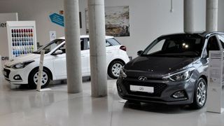 Die Preise für Neuwagen sind innerhalb der letzten fünf jahre deutlich gestiegen. (Bild: Wehner/Vogel Communications Group)
