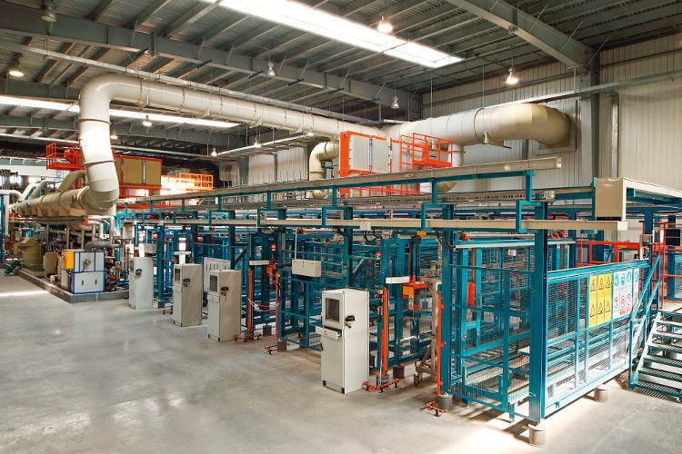 Das Unternehmen veredelt jährlich rund eine Milliarde Bauteile. (Foto: AHC)