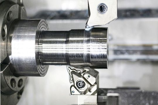 Mit Iscars «Quickturn» bearbeitet WST Präzisionstechnik Abtriebswellen deutlich schneller und prozesssicherer als zuvor.(Bild:  Iscar)