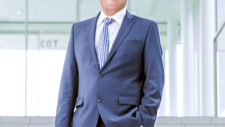 Auf der B&R-Pressekonferenz in Hannover verkündete Peter Gucher, General Manager, die aktuellen Unternehmenszahlen: 585 Mio. Euro betrug der Umsatz in 2015. (B&R)