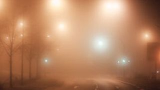 Intelligente Straßenlaternen scannen mit Sensorik ihr Umfeld und passen sich somit der Umgebung an. (Andreas Dengs, www.photofreaks.ws  / pixelio.de)