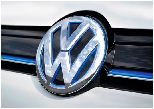 Kaum Stress! Bei den Verhandlungen um das einschneidende Sparpaket bei VW hat es jetzt doch schon Einigungen in einigen wichtigen Punkten gegeben. VW-Chef Oliver Blume spricht von einem erfreulichen Signal. Lesen Sie hier, was sich am 3. September getan hat ...(Bild:  Volkswagen)