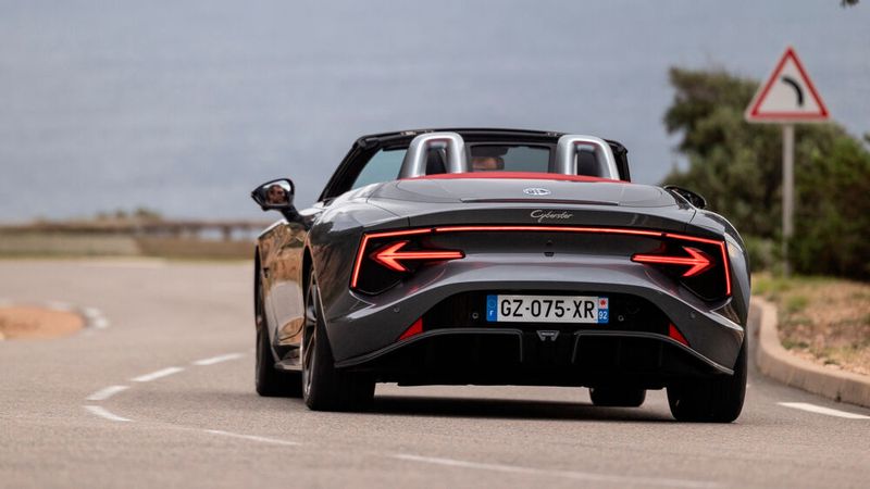 Go-Kart-ähnlich geht es mit einer sehr direkten Lenkung zielgenau ums Eck. (Bild: MG)