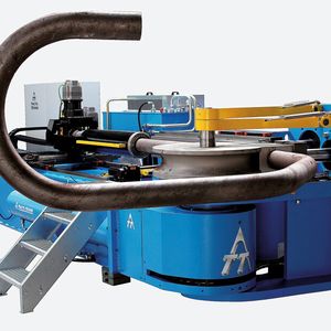 Die derzeit leistungsstärkste CNC-Rohrbiegemaschine von TT ist die Tubotron 170 HD, die mühelos Stahlrohre bis 168,3 mm Durchmesser und 11 mm Wanddicke verarbeitet.