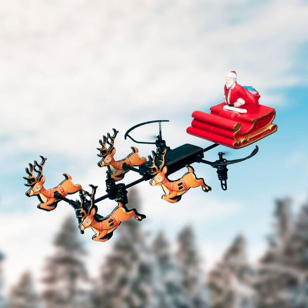 Anscheinend ist jetzt auch der Weihnachtsmann auf Drohnen umgestiegen. Radbag.de bietet für 69,95 Euro die „Flying Santa Drohne“ an.  (Bild: Radbag.de)