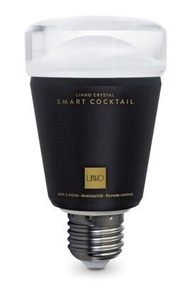 Red Dot Award 2015 - LED-Lampe Linno Crystal von Linno, Südkorea: Die LED-Lampe Linno Crystal zeigt mit ihrer Streulinse aus Acryl eine eigenständige Ästhetik. Auffällig ist insbesondere der Farbkontrast zwischen Sockel und Linse. Benutzerfreundlich können bei dieser Lampe Helligkeit, Farbtemperatur und bis zu 16 Millionen Farben eingestellt werden. Die Steuerung erfolgt mithilfe einer Fernbedienung oder wird, nach dem Herunterladen der Linno-App, über intelligente Kommunikationsgeräte kontrolliert. Das Unified Control System ermöglicht die zentrale Bedienung mehrerer Lampen.  (Red Dot)