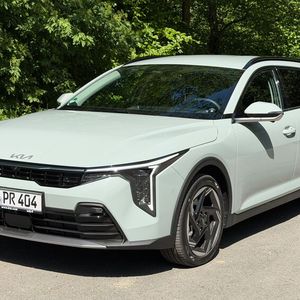 Kia bringt den Nachfolger des kompakten Ceed, den K4, wieder als Kombi. (Bild: Wehner - VCG)