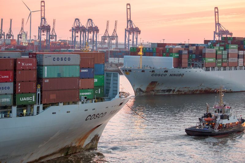 Die deutschen Exporteure profitieren unter anderem von der Revitalisierung der Industrie in den USA. (Hafen Hamburg)