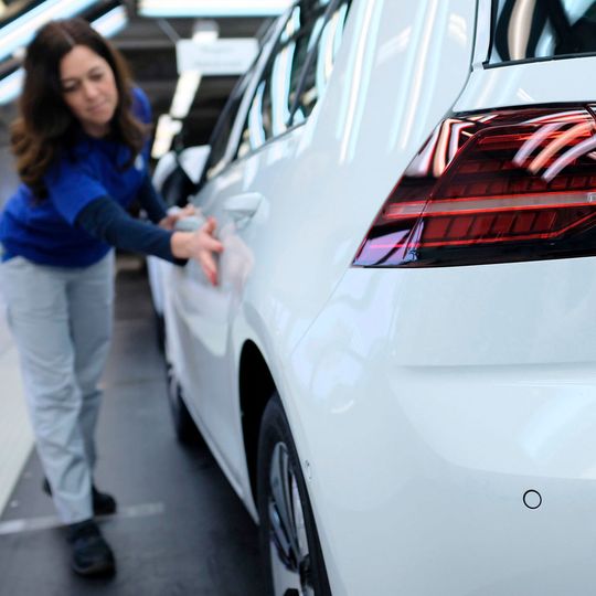 Die Erfolgsbeteiligung für das vergangene Geschäftsjahr legt bei VW um vier Prozent zu. Die Erfolgsbeteiligung für das vergangene Geschäftsjahr legt bei VW um vier Prozent zu.