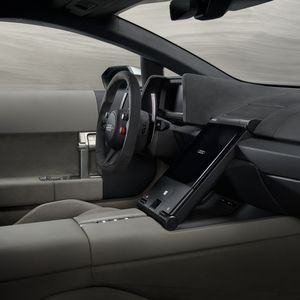 Der Innenraum ist minimalistisch gestaltet. Bedienelemente sind auf wesentliche Funktionen reduziert.(Bild:  Audi)