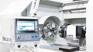 Innenansicht der neuen Fat Tur 930 SMN mit Siemens-840D-sl-Steuerung und Touchscreen. (Fat)