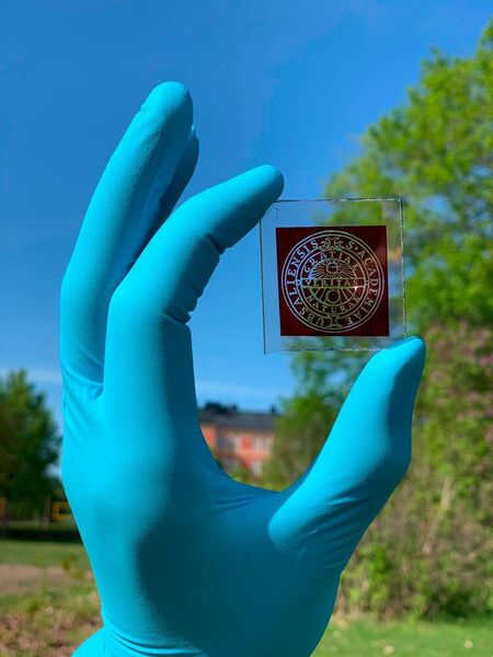 The dye combination for the new solar cells was designed specifically to absorb light at visible wavelengths.   (Marina Freitag )