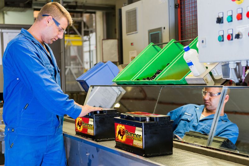 Produktion der Banner Batterien (Bild: Andreas WENTER | Banner GmbH)