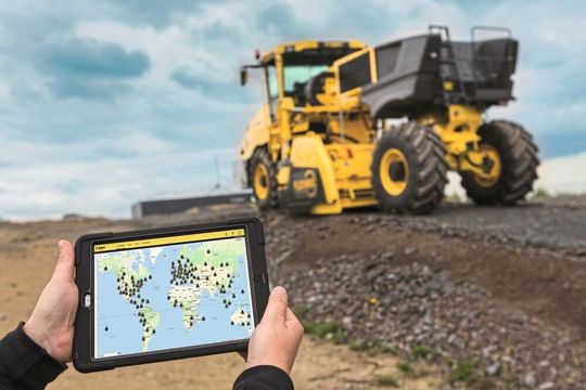 Stillstand und Ausfallzeiten minimiert: Der Baumaschinenhersteller Bomag nutzt eine Softwareplattform mit KI, um im Internet umfassende Serviceinformationen weltweit jederzeit abrufbar zur Verfügung zu stellen.(Bild:  Proalpha)