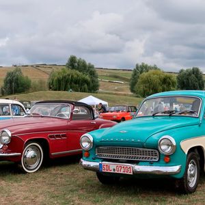 Bestseller aus Eisenach: Wartburg 311/5 Camping (rechts), daneben ein heute teurer 313/1 Sport.(Bild:  Diehl)
