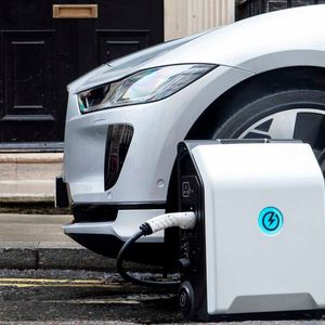 Das britische Start-up Zipcharge hat eine portable Ladelösung für E-Autos vorgestellt.(Bild:  Zipcharge)