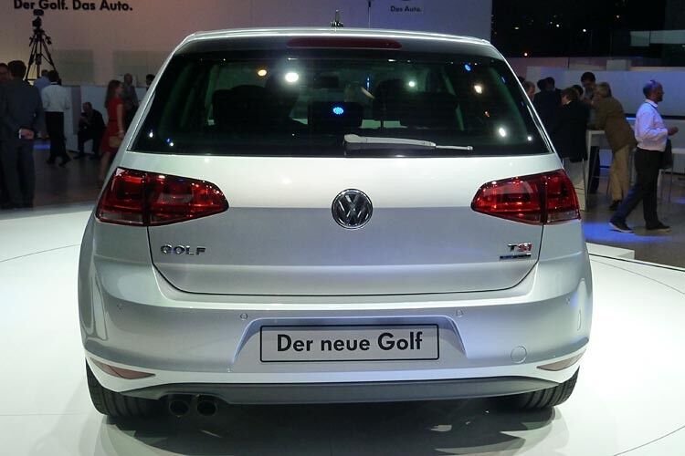 Dynamischeres Heck: Die Kante auf Höhe des VW-Logos bringt mehr Esprit ins Heck des Neuen. (Wolfgang Pester)