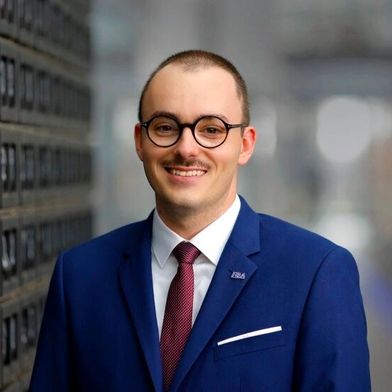 Das ist Felix Toepsch! Er ist frisch gebackener Leiter Teams Cargo Development bei der Fraport AG. Hier ein wenig mehr zu ihm ... (Bild: Fraport)