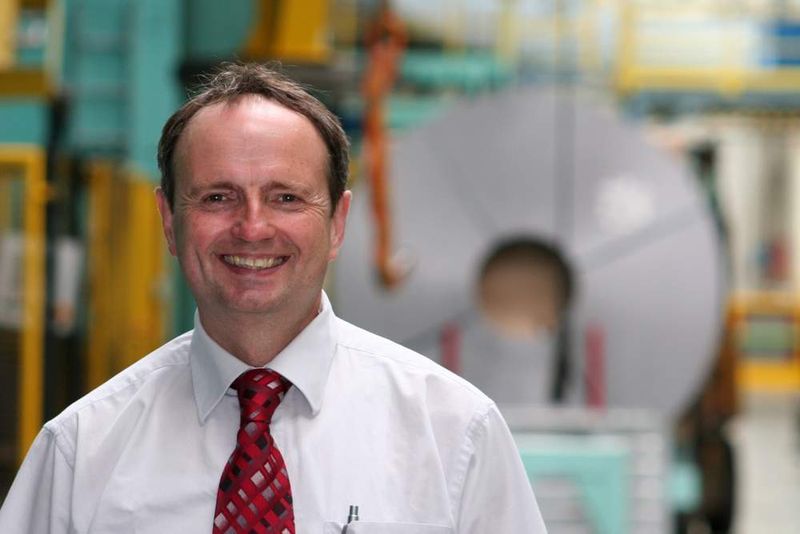 „Marklkofen ist das Leitwerk für die Entwicklung neuer Filter-Produktionstechnologien“, sagt Achim Wagner, Leiter des Center Wechselfilter und Teile bei Mann+Hummel. „Unsere Fertigungstiefe ist sehr hoch, rund 90% aller Metallteile fertigen wir selbst.“ (Archiv: Vogel Business Media)