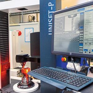 Alupress setzt auf das neue Einstellgerät Uniset-P von Mapal, wenn beispielsweise PKD-Planfräser mikrometergenau eingestellt werden müssen.