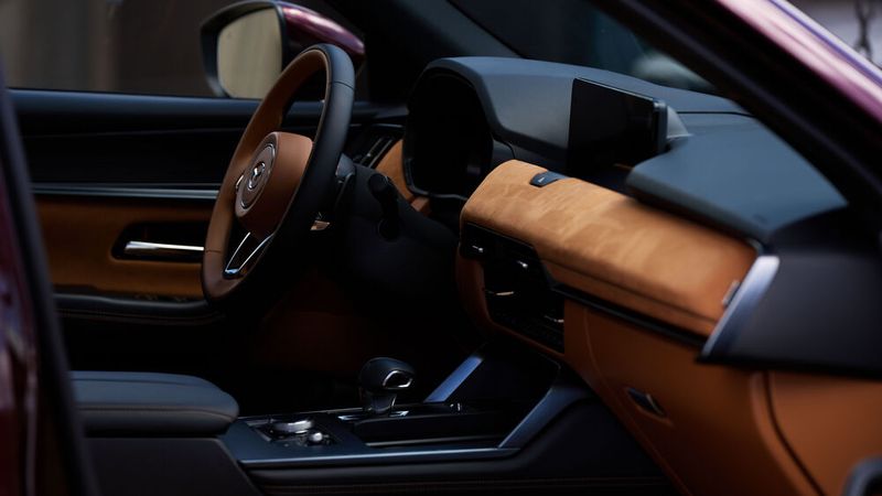 Die Innenausstattung wirkt edel. (Bild: Mazda)