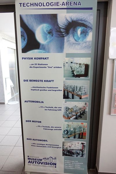 Neben der „Technologiearena“ stehen über 80 Lernmodelle in der „Science-Arena“ bereit. Hier können durch haptisches Lernen mechanische Abläufe im Automobil wie z. B. Getriebe oder Motoren in der Abteilung „Automobilia“ erfahren werden, aber auch naturwissenschaftliche Versuche in den Abteilungen „Physik kompakt“ und „Einstein kompakt“ durchgeführt werden. (Bild: Dominsky – VCG)