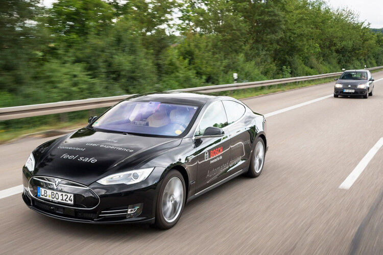 Inzwischen arbeitet nahezu jeder Hersteller an Technologien fürs autonome Fahren – und auch andere Kartendienste bereiten sich auf diese Mobilitäts-Zukunft vor. (Foto: Bosch)