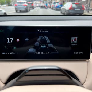 Im ET5 hat man alles im Blick. Dabei helfen auch diverse digitale Helferlein. (Bild:  Dirk Kunde)