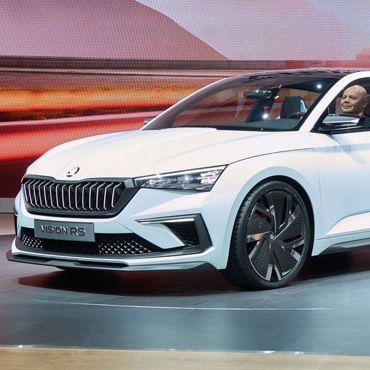 Skoda zeigt auf dem Pariser Salon die Studie „Vision RS“. Sie soll der seriennahe Vorgriff auf den Nachfolger des Rapid sein, der bis Sommer 2019 auf den Markt kommen soll.(Bild:  Skoda)