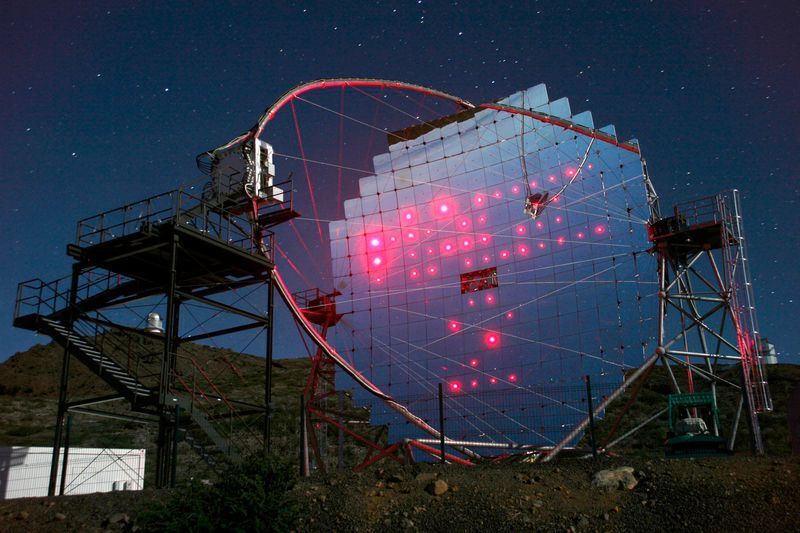 Eines der beiden MAGIC-Teleskope im Observatorium “Roque de los Muchachos” auf der Kanareninsel La Palma. (Robert Wagner/MAGIC Collaboration)