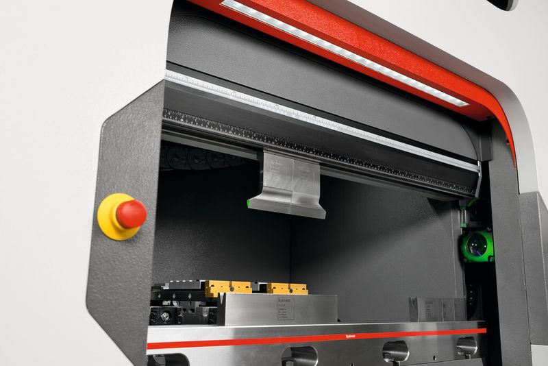 Impressionen von der Abkantmaschine Xpert 40. (Bild: Bystronic)