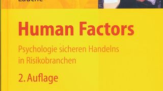 Petra Badke-Schaub, Gesine Hofinger und Kristina Lauche (Hrsg.): Human Factors – Psychologie sicheren Handelns in Risikobranchen, Springer Verlag, Berlin, Heidelberg 2012, 366 Seiten, ISBN: 978-3-642-19885-4, 49,95 Euro.  (Bild: Springer)