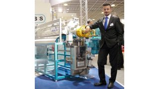 Attila Miklos, Regional Director bei Berndorf Band, präsentiert die Pastillieranlage Rolldrop. (Bild: Wühr)